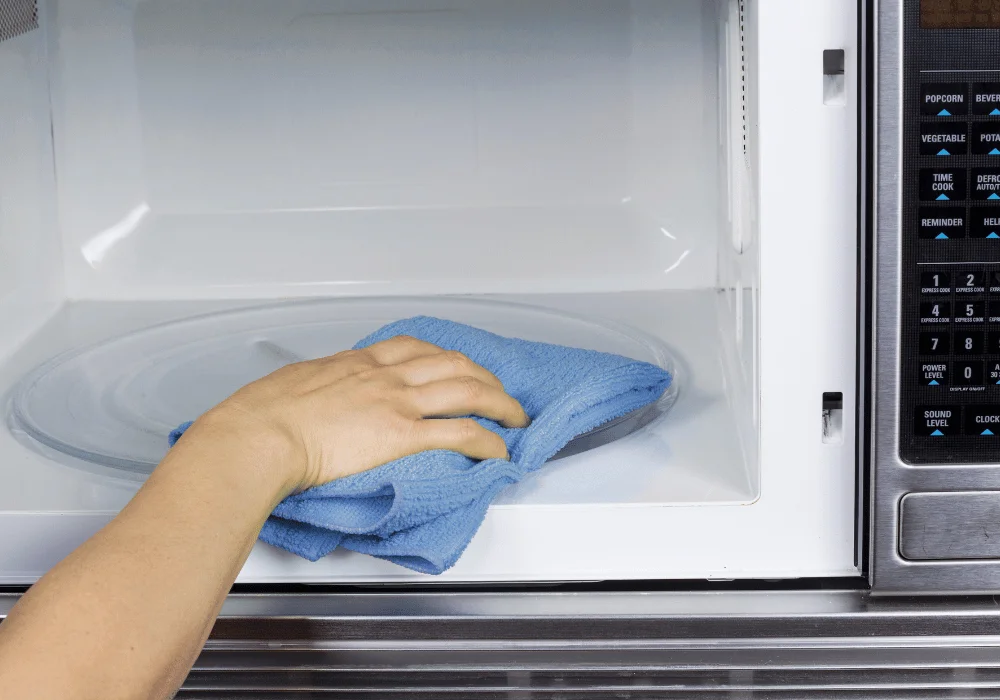 Kitchen appliance cleaning Kerry — ovens, fridges, microwaves and hoods professionally cleaned. From €40.