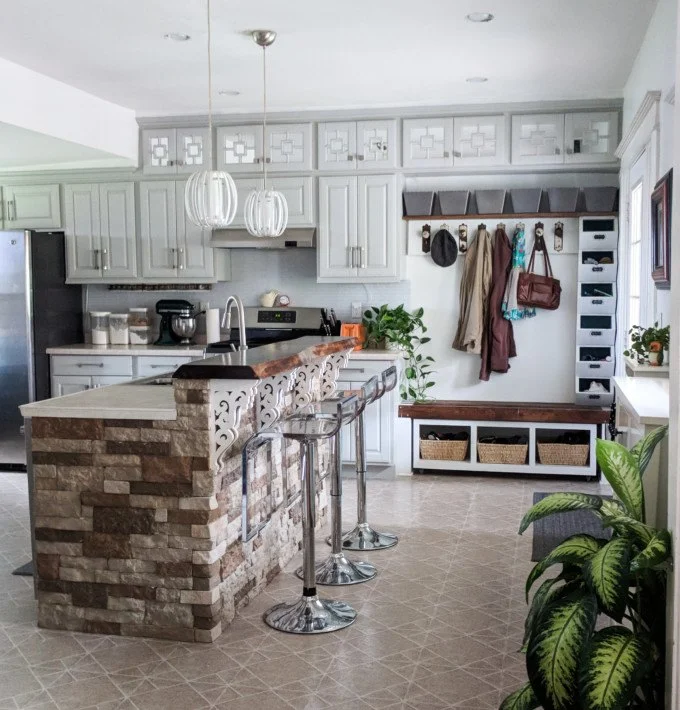 From 20 May 2026, Kerry hosts must register eligible short-term lets with Fáilte Ireland. Learn what changes and how to prepare in time.