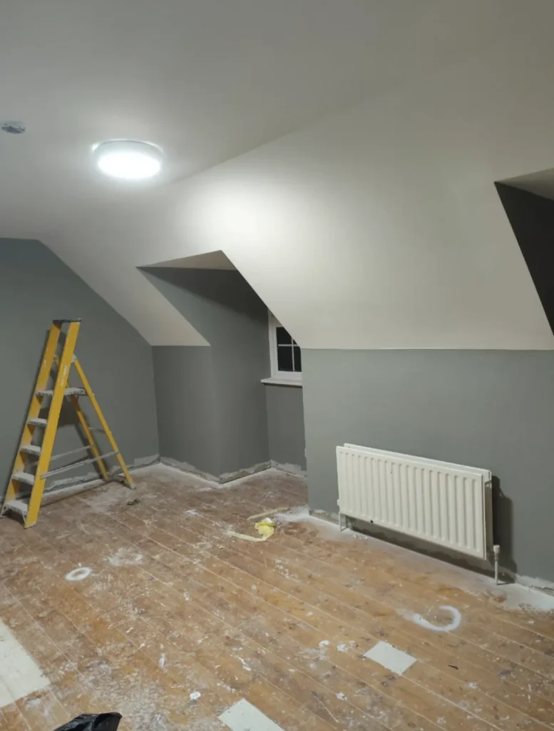 Lap marks love delays. Cut in and roll with a plan, not “random islands.” Practical steps for smoother walls and fewer visible seams.
