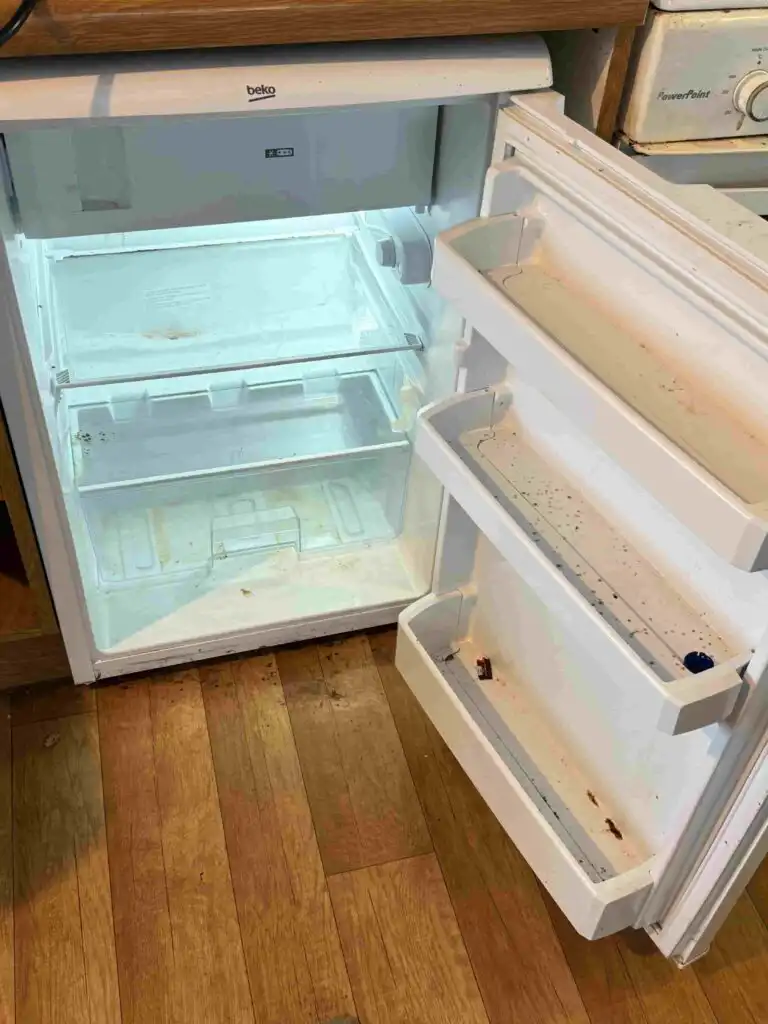 Don't let overlooked cleaning tasks reduce your deposit. This guide explains the key inspection points and the benefits of professional end of tenancy cleaning in Tralee.