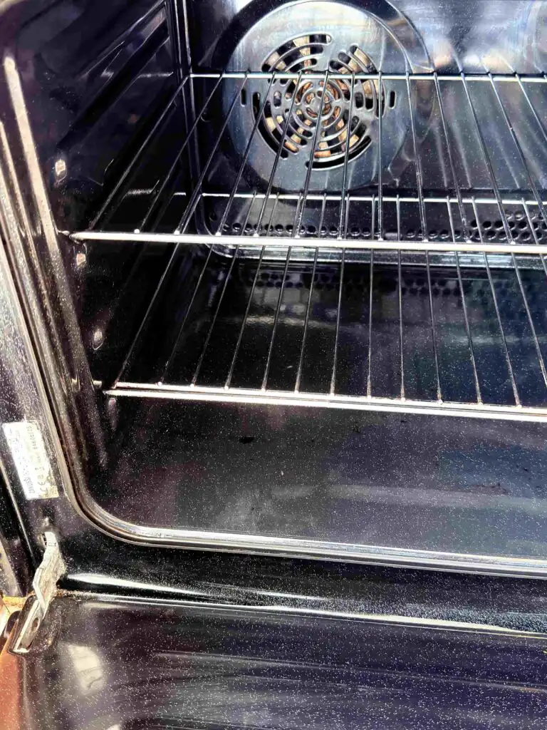 Compare Deep Cleaning in Kerry prices for apartments, houses, kitchens and bathrooms. See real project results and request a free quotation today.