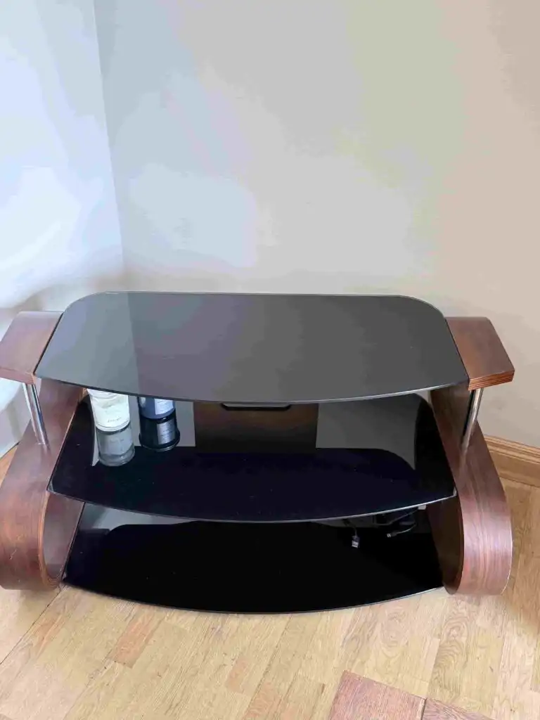 From ovens and bathrooms to carpets and hidden dust, learn what landlords expect before returning your deposit. End of tenancy cleaning in Tralee made simple.